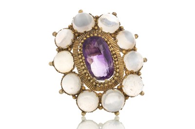 Lot 560 - AMETHYST AND MOONSTONE BROOCH