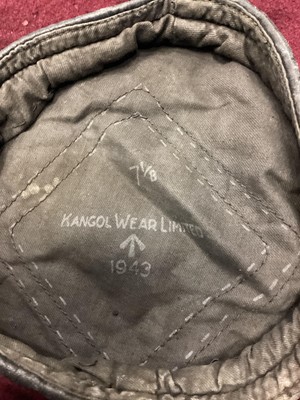 Lot 128 - BRITISH AIRBORNE-TYPE MAROON BERET