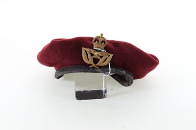 Lot 128 - BRITISH AIRBORNE-TYPE MAROON BERET