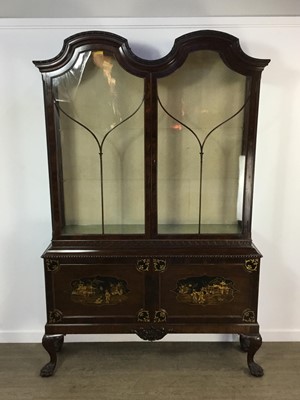 Lot LARGE MAHOGANY DOUBLE DOOR DISPLAY CABINET