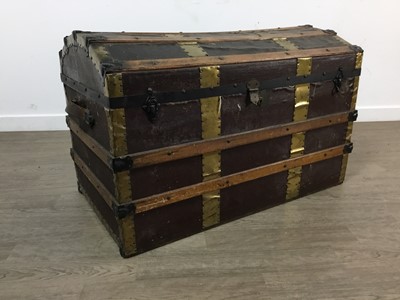 Lot 421 - VINTAGE TRAVEL TRUNK