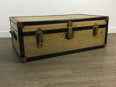 Lot 416 - VINTAGE TRAVEL TRUNK