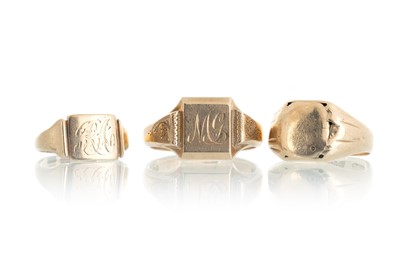 Lot 579 - THREE SIGNET RINGS