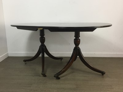 Lot 413 - MAHOGANY EXTENDING DINING TABLE AND CHAIRS