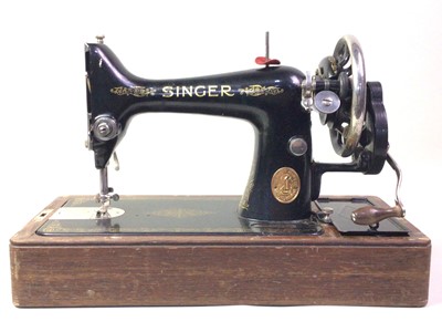 Lot 476 - SINGER SEWING MACHINE