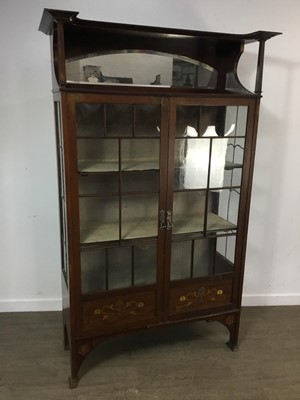 Lot 554 - IN THE MANNER OF SHAPLAND & PETTER, ART NOUVEAU MAHOGANY DISPLAY CABINET