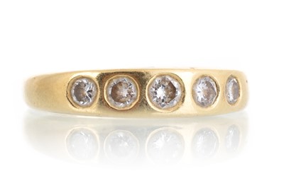 Lot 613 - DIAMOND FIVE STONE RING