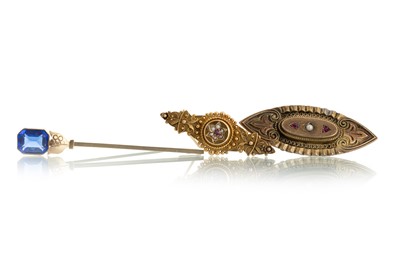 Lot 618 - SAPPHIRE AND DIAMOND STICK PIN