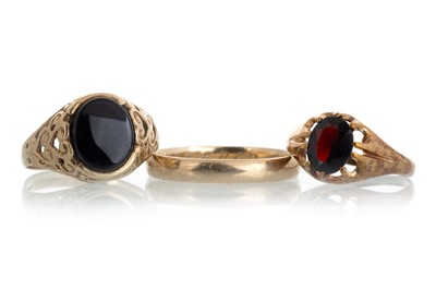 Lot 621 - THREE RINGS