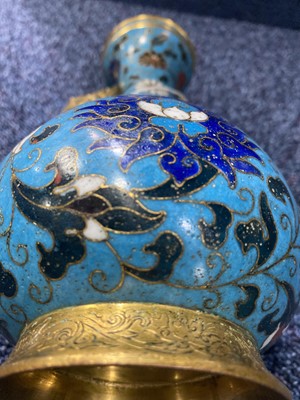 Lot 1387 - CHINESE CLOISONNE MING STYLE TWIN HANDLED VASE