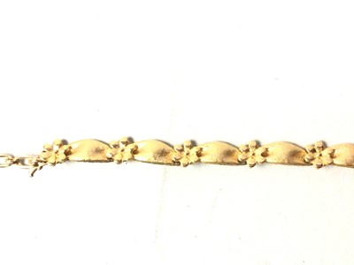 Lot 522 - VINTAGE TRIFARI NECKLACE