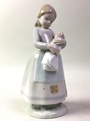 Lot 561 - COLLECTION OF LLADRO FIGURES