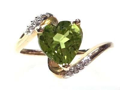 Lot 580 - PERIDOT AND DIAMOND RING