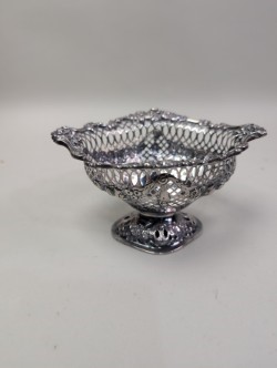 Lot 938 - VICTORIAN SILVER BONBON DISH