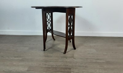 Lot 610 - EDWARDIAN MAHOGANY DROP LEAF TABLE