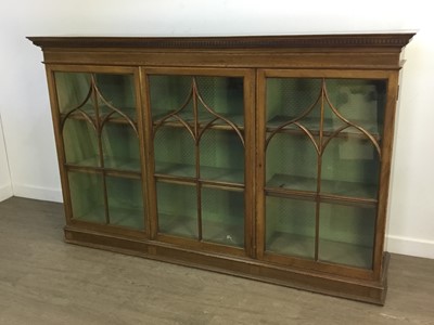 Lot 536 - EDWARDIAN MAHOGANY TRIPLE DOOR BOOKCASE