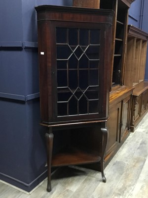 Lot 542 - GEORGIAN MAHOGANY CORNER DISPLAY CUPBOARD