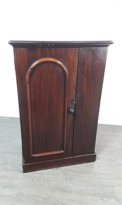 Lot 609 - VICTORIAN MAHOGANY POT CUPBOARD