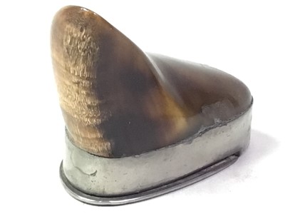 Lot 587 - GEORGIAN HORN SNUFF MULL