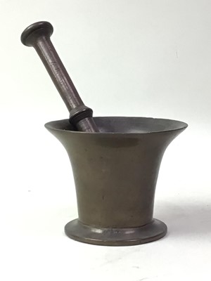 Lot 614 - BRONZE MORTAR AND PESTLE