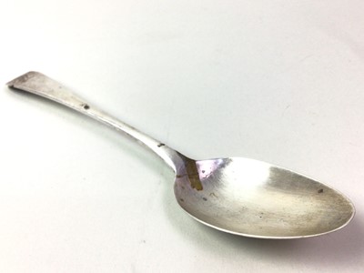 Lot 723 - SILVER ARMORIAL DESSERT SPOON