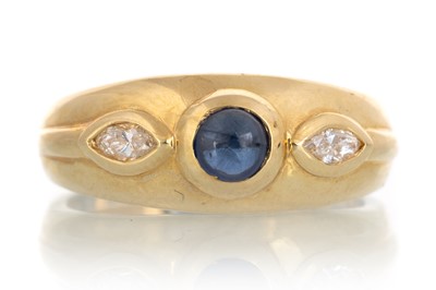 Lot 625 - SAPPHIRE AND DIAMOND RING