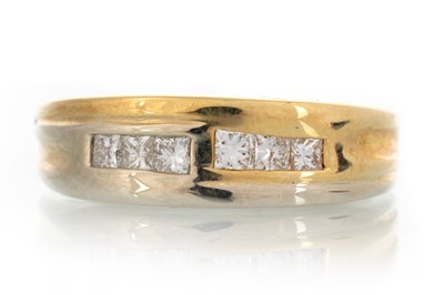 Lot 629 - DIAMOND SIX STONE RING