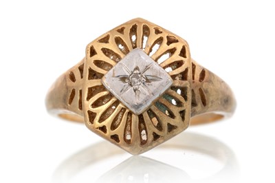 Lot 636 - DIAMOND STAR SET RING