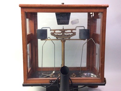 Lot 737 - SET OF SCIENTIFIC SCALES IN CASE