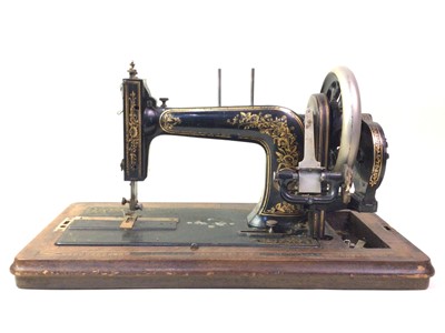 Lot 742 - SINGER SEWING MACHINE