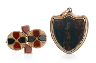 Lot 659 - AGATE LOCKET