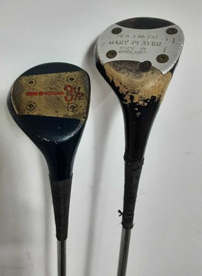 Lot 754 - GROUP OF VINTAGE GOLF CLUBS