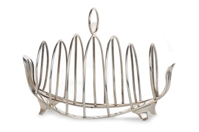 Lot 947 - GEORGE III SILVER TOASTRACK