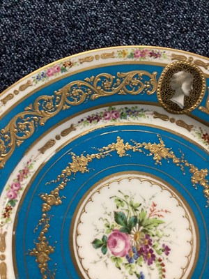 Lot 1294 - IN THE MANNER OF SEVRES, CABINET PLATE