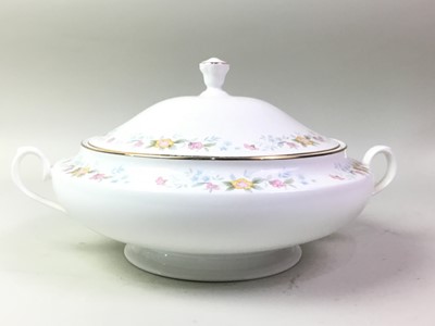 Lot 223 - MAYFAIR, STAFFORDSHIRE FINE BONE CHINA TEA AND DINNER SERVICE