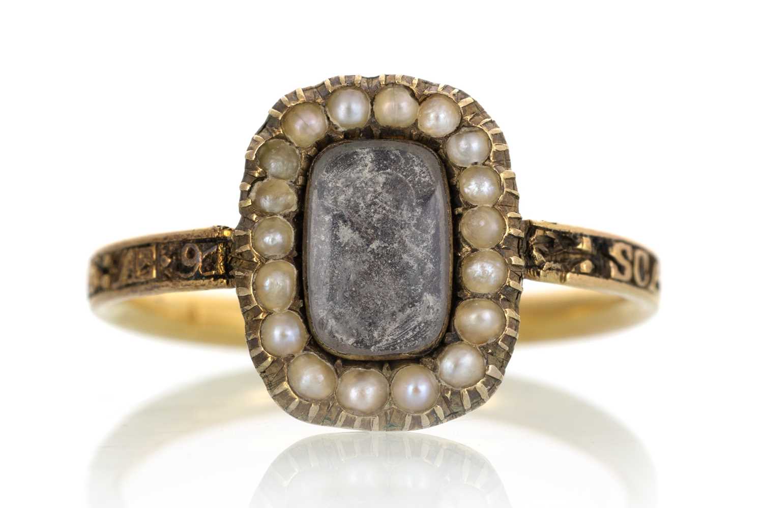 Lot 723 - GEORGIAN MOURNING RING