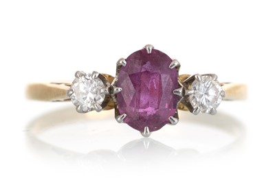 Lot 746 - RUBY AND DIAMOND THREE STONE RING