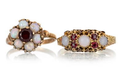 Lot GARNET AND OPAL CLUSTER RING