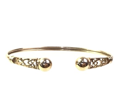 Lot 498 - TORQUE BANGLE