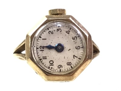 Lot 512 - GOLD WATCH RING