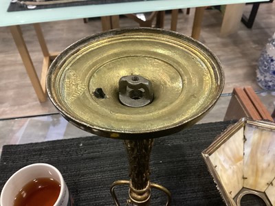 Lot 622 - BRADLEY & HUBBARD, BRASS AND SLAG GLASS TABLE LAMP