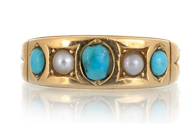 Lot TURQUOISE AND PEARL RING, EARLY 20TH CENTURY