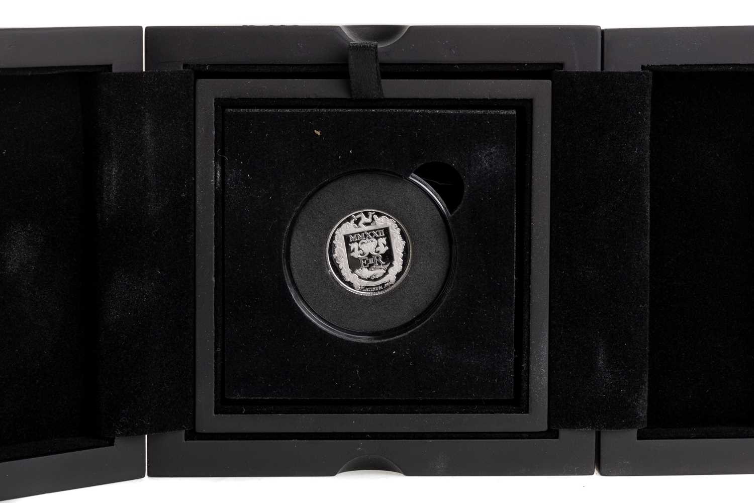 Lot 84 - ELIZABETH II ISLE OF MAN PLATINUM SOVEREIGN