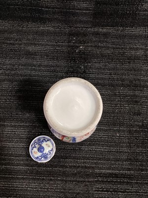 Lot 1440 - 18TH CENTURY CHINESE 'MANDARIN' LIDDED VASE