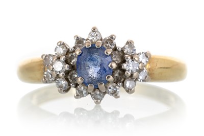 Lot 457 - SAPPHIRE AND DIAMOND RING