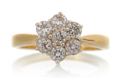 Lot 455 - DIAMOND CLUSTER RING