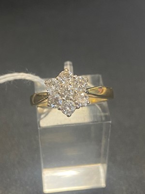Lot 455 - DIAMOND CLUSTER RING