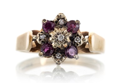 Lot 453 - GARNET AND DIAMOND CLUSTER RING