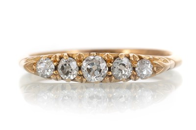 Lot 443 - DIAMOND FIVE STONE RING