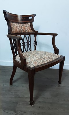 Lot 417 - EDWARDIAN MAHOGANY SHERATON REVIVAL OPEN ELBOW CHAIR